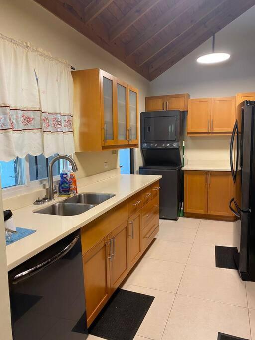 Sunset Palms & Villa Management Ltd Richmond Extérieur photo