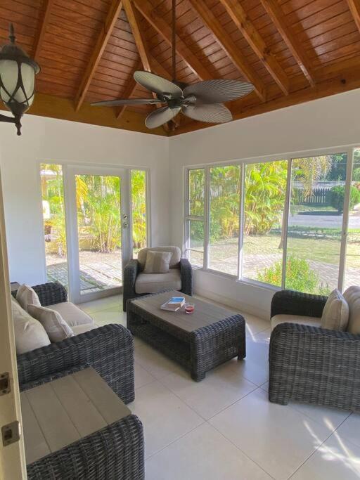 Sunset Palms & Villa Management Ltd Richmond Extérieur photo