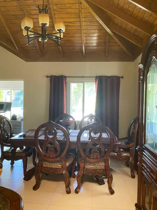 Sunset Palms & Villa Management Ltd Richmond Extérieur photo
