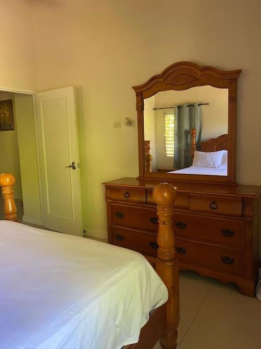 Sunset Palms & Villa Management Ltd Richmond Extérieur photo