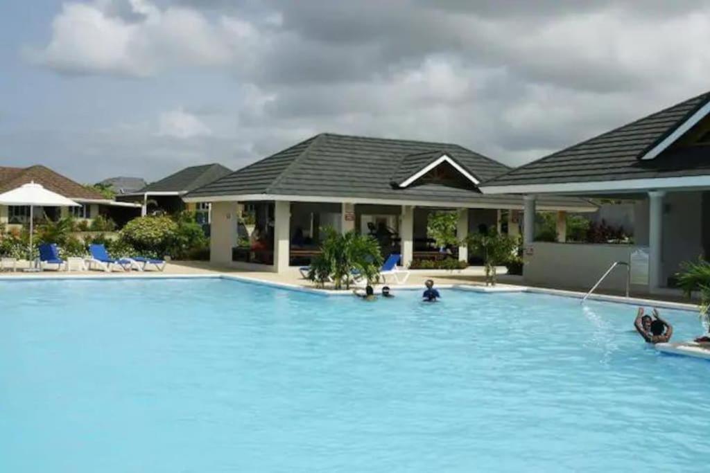 Sunset Palms & Villa Management Ltd Richmond Extérieur photo